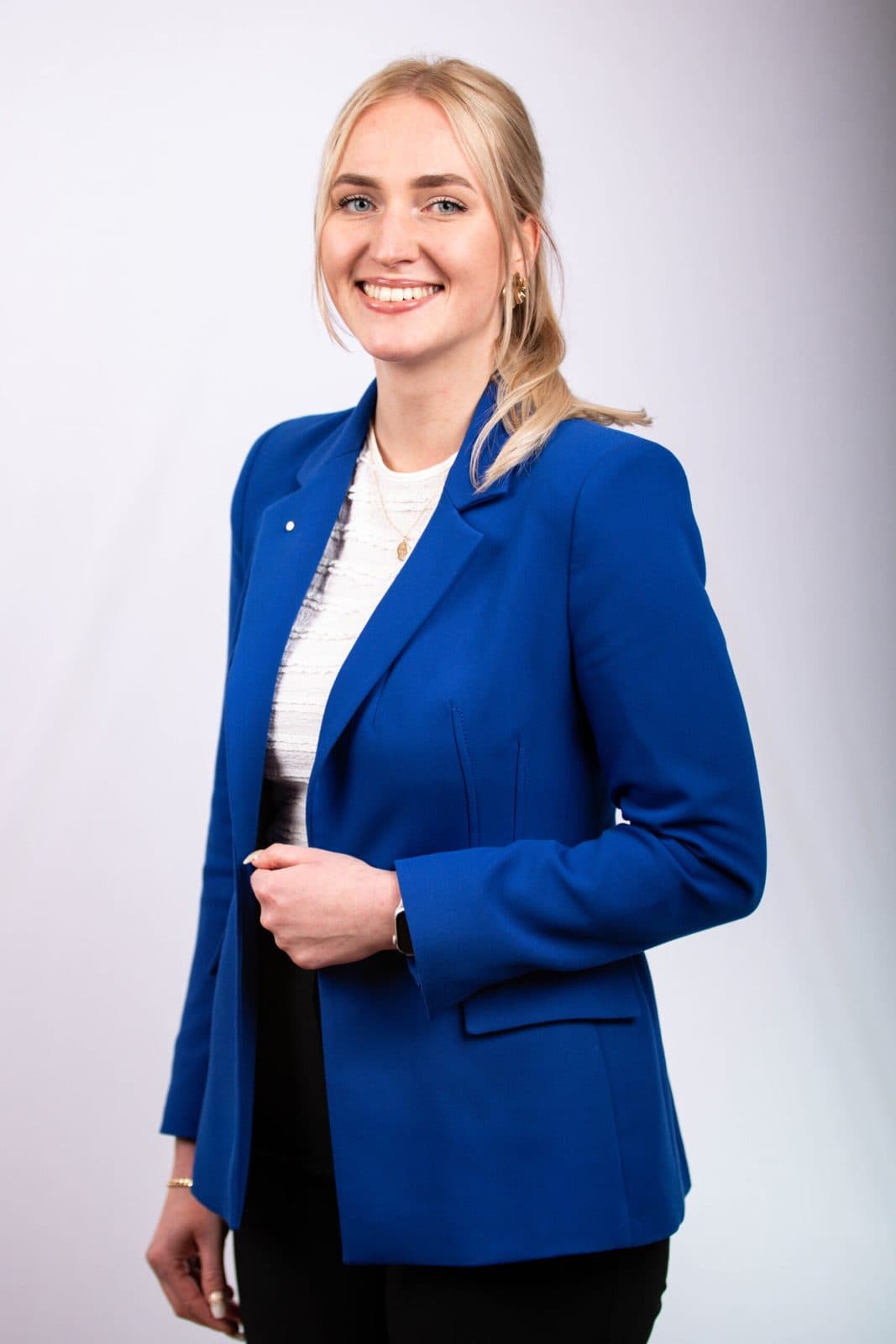Alisa Mendack, Business